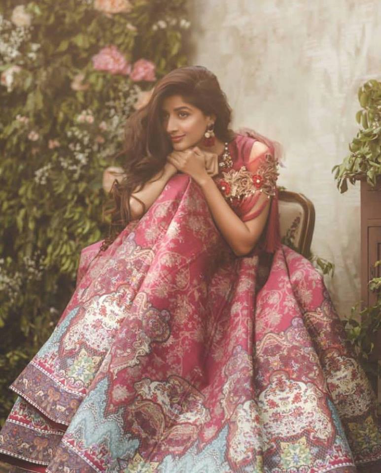 Mawra Hocane Introduces Emerging Trends Of Saree As Outfit